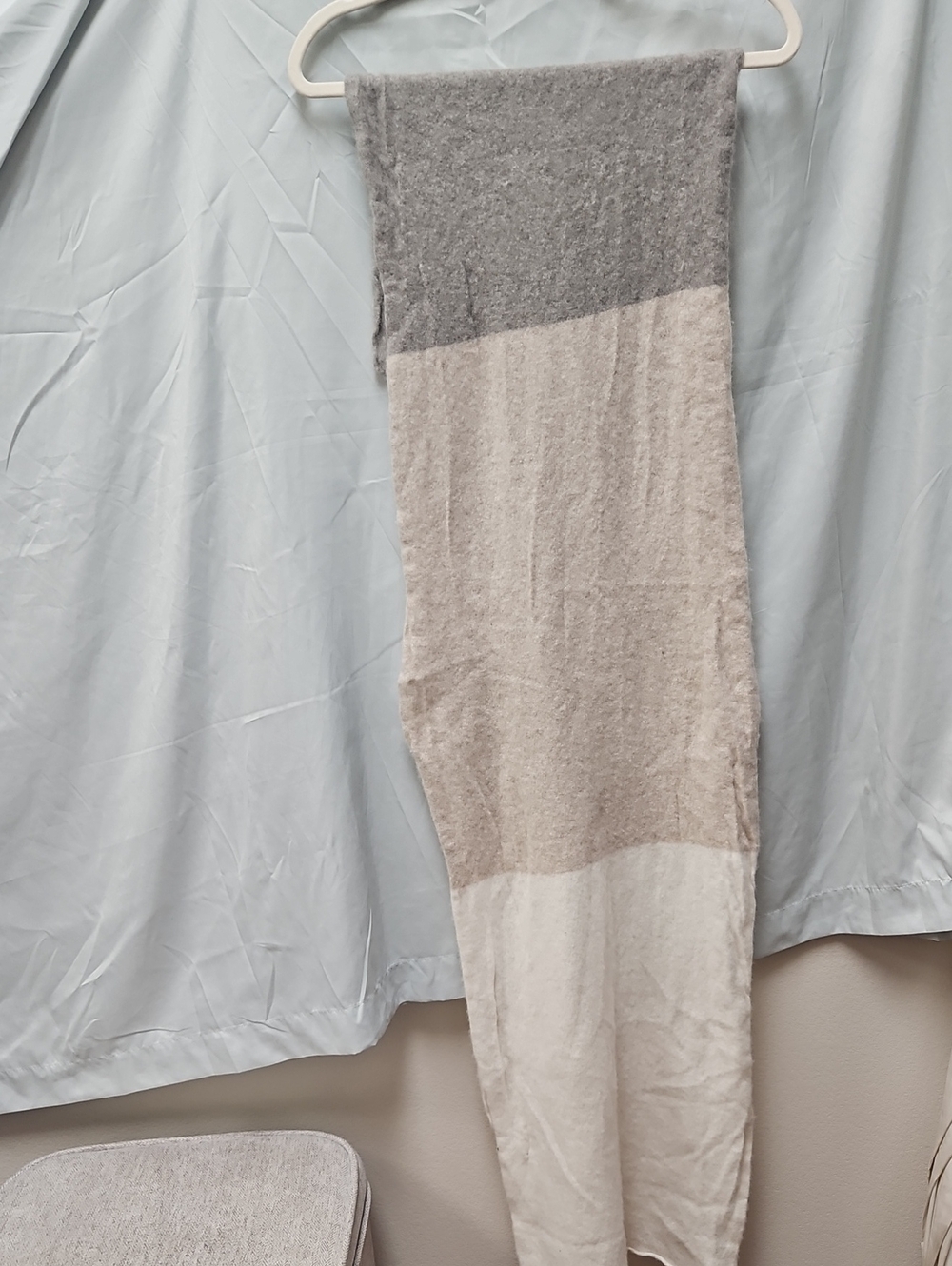 Tahari 100% Cashmere 2 Ply Scarf Colorblock.  18 X 60